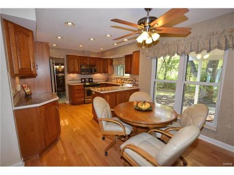 1151 Hollyberry Dr, Ballwin, MO 63021 photo 8