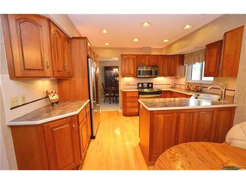 1151 Hollyberry Dr, Ballwin, MO 63021 photo 7
