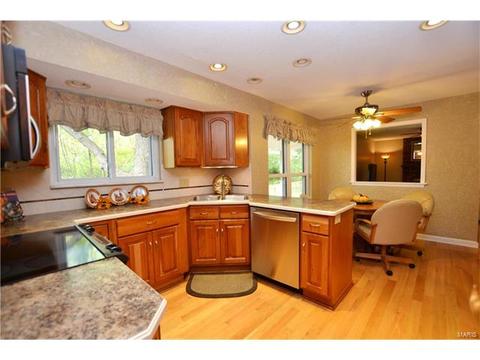 1151 Hollyberry Dr, Ballwin, MO 63021 photo 9