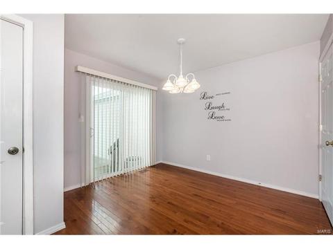 748 Hyde Dr, O'fallon, MO 63366 photo 4