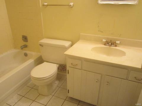 225 Valleyoak, Ballwin, MO 63021 photo 9