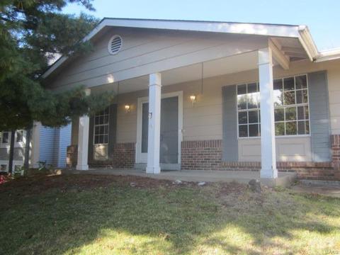 225 Valleyoak, Ballwin, MO 63021 photo 1