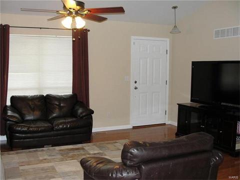 156 Royallmanor Ln, O'fallon, MO 63368 photo 2