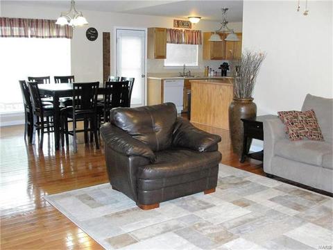 156 Royallmanor Ln, O'fallon, MO 63368 photo 3