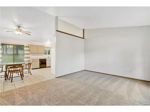 42 Westbrook Dr, O'fallon, MO 63366 photo 2