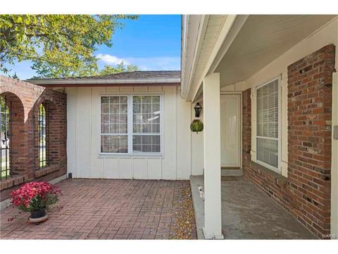 548 Lemonwood Dr, Ballwin, MO 63021 photo 2