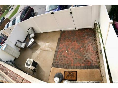 146 Carmel Woods Dr, Ellisville, MO 63021 photo 2