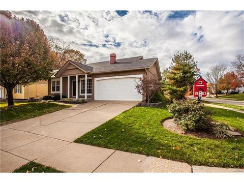 1029 Treetop Village Dr, Ballwin, MO 63021 photo 2