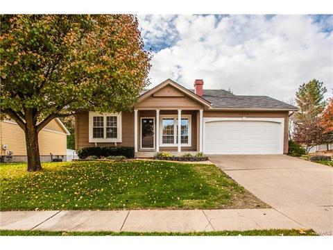 1029 Treetop Village Dr, Ballwin, MO 63021 photo 1