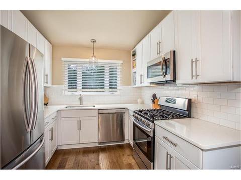 1029 Treetop Village Dr, Ballwin, MO 63021 photo 9