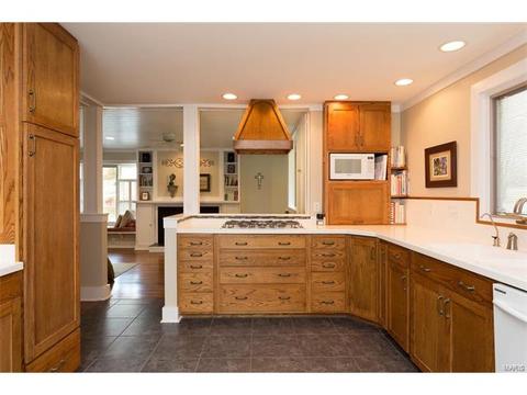 734 Jares Ct, Ballwin, MO 63011 photo 4