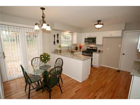 349 Nantucket Dr, Ballwin, MO 63011 photo 2