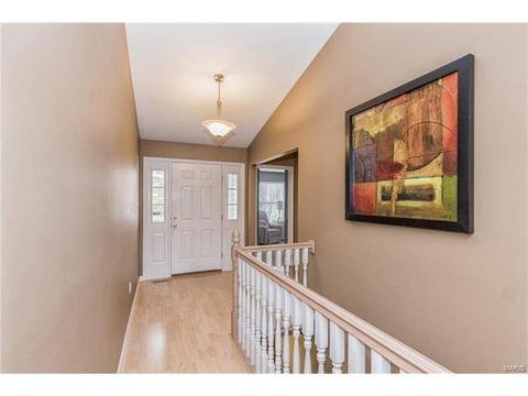 16886 Hickory Crest Dr, Ballwin, MO 63011 photo 3