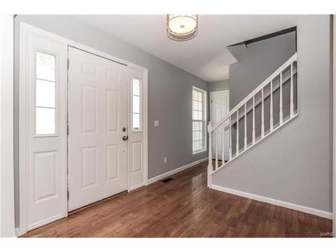906 Midpoint Dr, O'fallon, MO 63366 photo 4