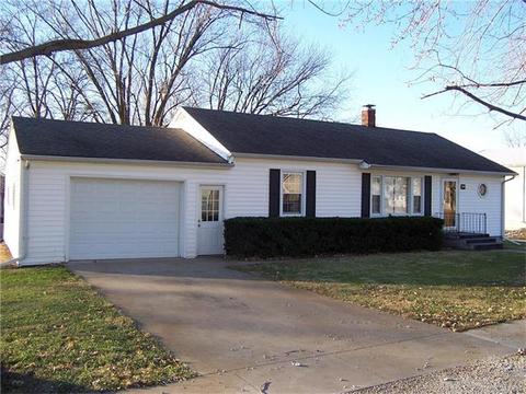 300 S Gill St, Perry, MO 63462 photo 1