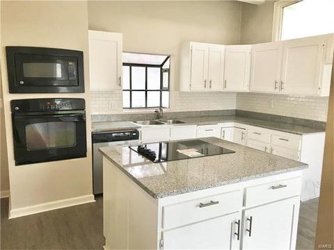 303 Coventry Ln, Manchester, MO 63021 photo 3