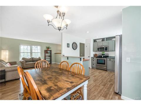 215 Valleyoak Ct, Ballwin, MO 63021 photo 6