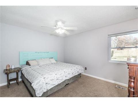 215 Valleyoak Ct, Ballwin, MO 63021 photo 12