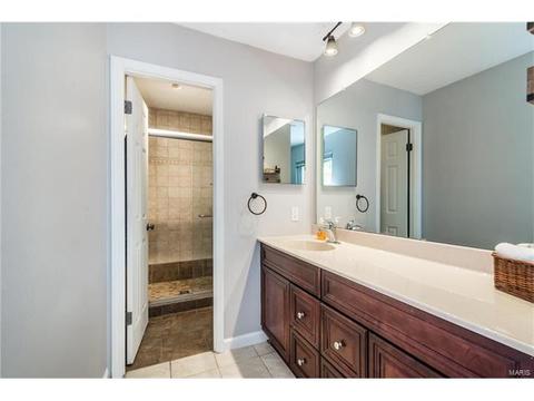 215 Valleyoak Ct, Ballwin, MO 63021 photo 14