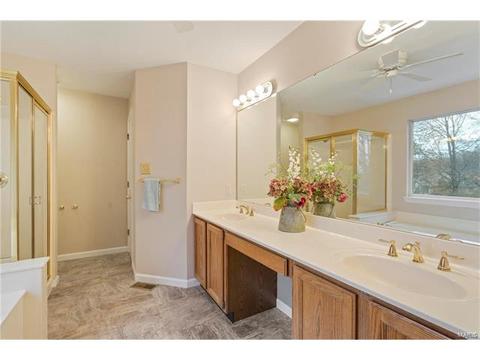422 Arbor Glen Dr, Ballwin, MO 63021 photo 17