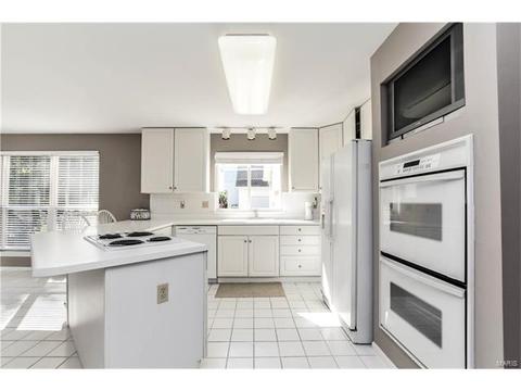 5555 Hennsley Cir, Weldon Spring, MO 63304 photo 8