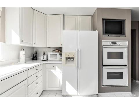 5555 Hennsley Cir, Weldon Spring, MO 63304 photo 9