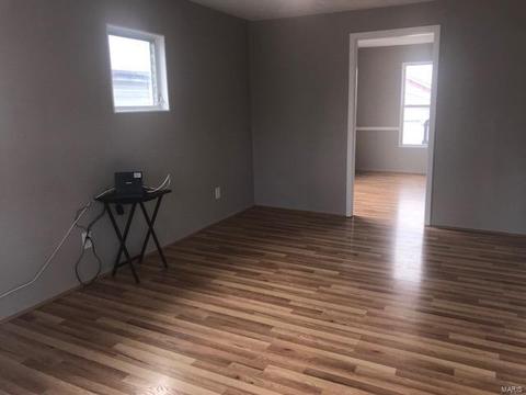 3716 Risch Ave, Saint Louis, MO 63125 photo 2
