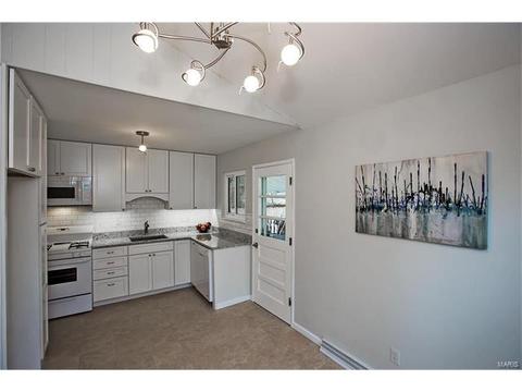 220 Chamberlin Dr, Ballwin, MO 63021 photo 2