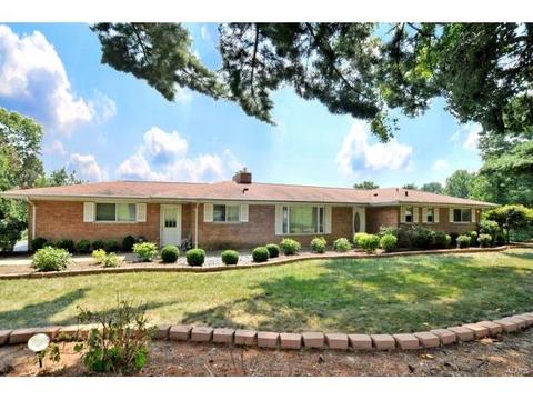 19 Lochhaven Ln, Ballwin, MO 63021 photo 1