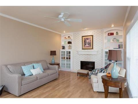 623 Oak Path Dr, Ballwin, MO 63011 photo 2
