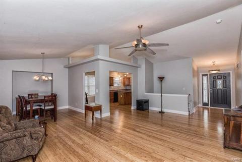 155 Rightfield Dr, O'fallon, MO 63366 photo 4