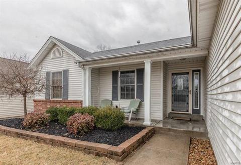 155 Rightfield Dr, O'fallon, MO 63366 photo 2