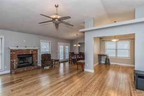 155 Rightfield Dr, O'fallon, MO 63366 photo 5