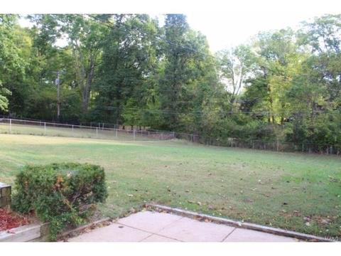 518 Spring Meadows Dr, Manchester, MO 63011 photo 15