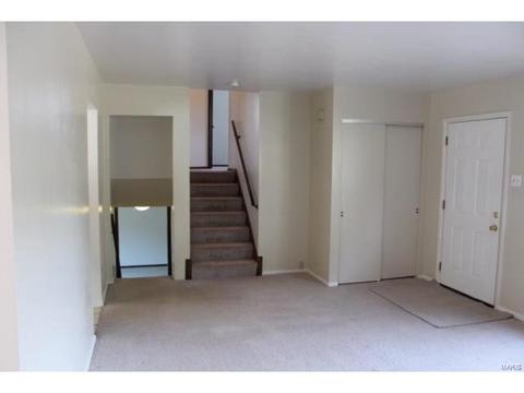 518 Spring Meadows Dr, Manchester, MO 63011 photo 3