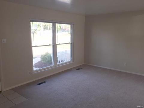 518 Spring Meadows Dr, Manchester, MO 63011 photo 4