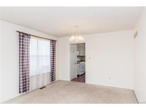 814 Clintwoode Ct, Ballwin, MO 63021 photo 9