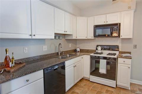 357 Fox Village Ct, Ballwin, MO 63021 photo 9