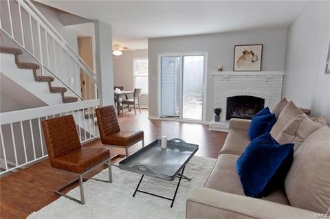 357 Fox Village Ct, Ballwin, MO 63021 photo 5