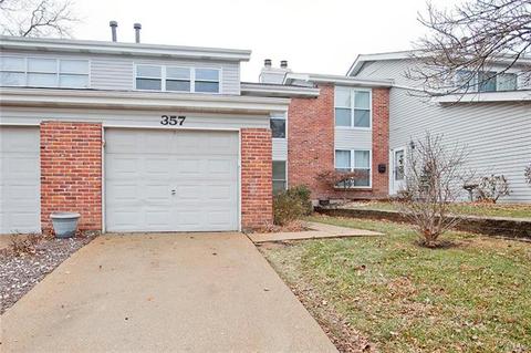 357 Fox Village Ct, Ballwin, MO 63021 photo 2