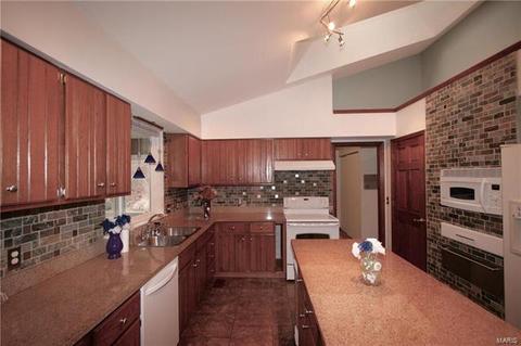 409 Thunderhead Canyon Dr, Wildwood, MO 63011 photo 2