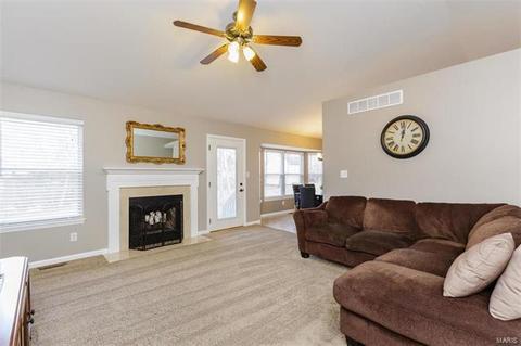 18 N Kern Dr, O'fallon, MO 63366 photo 2