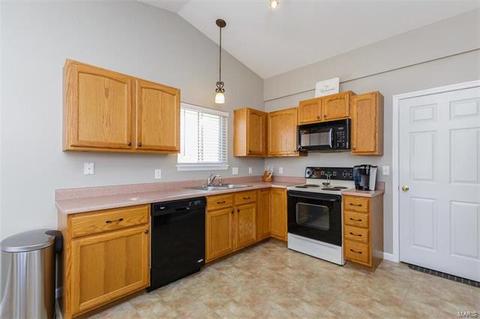 18 N Kern Dr, O'fallon, MO 63366 photo 3