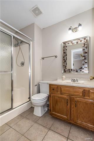 724 Ginger Wood Ct, Ballwin, MO 63021 photo 16
