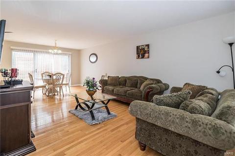 724 Ginger Wood Ct, Ballwin, MO 63021 photo 3