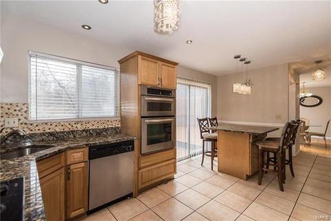724 Ginger Wood Ct, Ballwin, MO 63021 photo 9