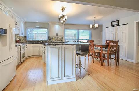 318 Algonquin, Ballwin, MO 63011 photo 6