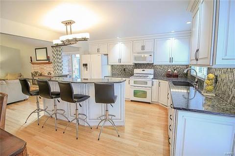 318 Algonquin, Ballwin, MO 63011 photo 7