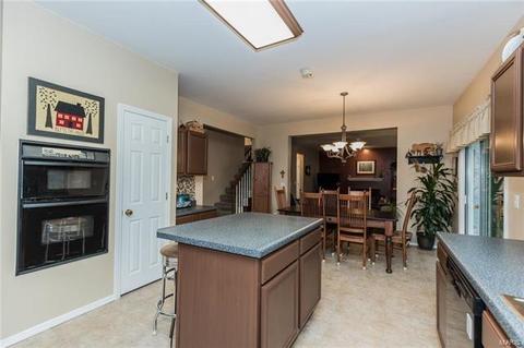 732 Hilltop Woods Ct, Eureka, MO 63025 photo 23
