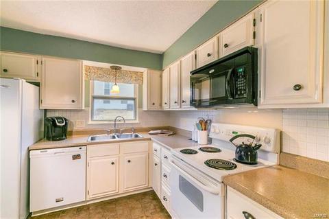 1010 Dutch Mill Dr, Ballwin, MO 63011 photo 14